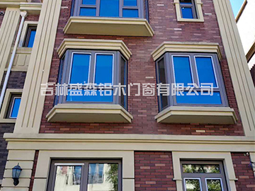 在选择门窗材质的时候要选择塑钢材质还是断桥铝材质好些呢？
